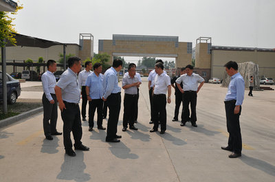 農(nóng)發(fā)行河南省分行黨委書記、行長(zhǎng)謝文蒞臨林河酒業(yè)和銀河棉業(yè)調(diào)研